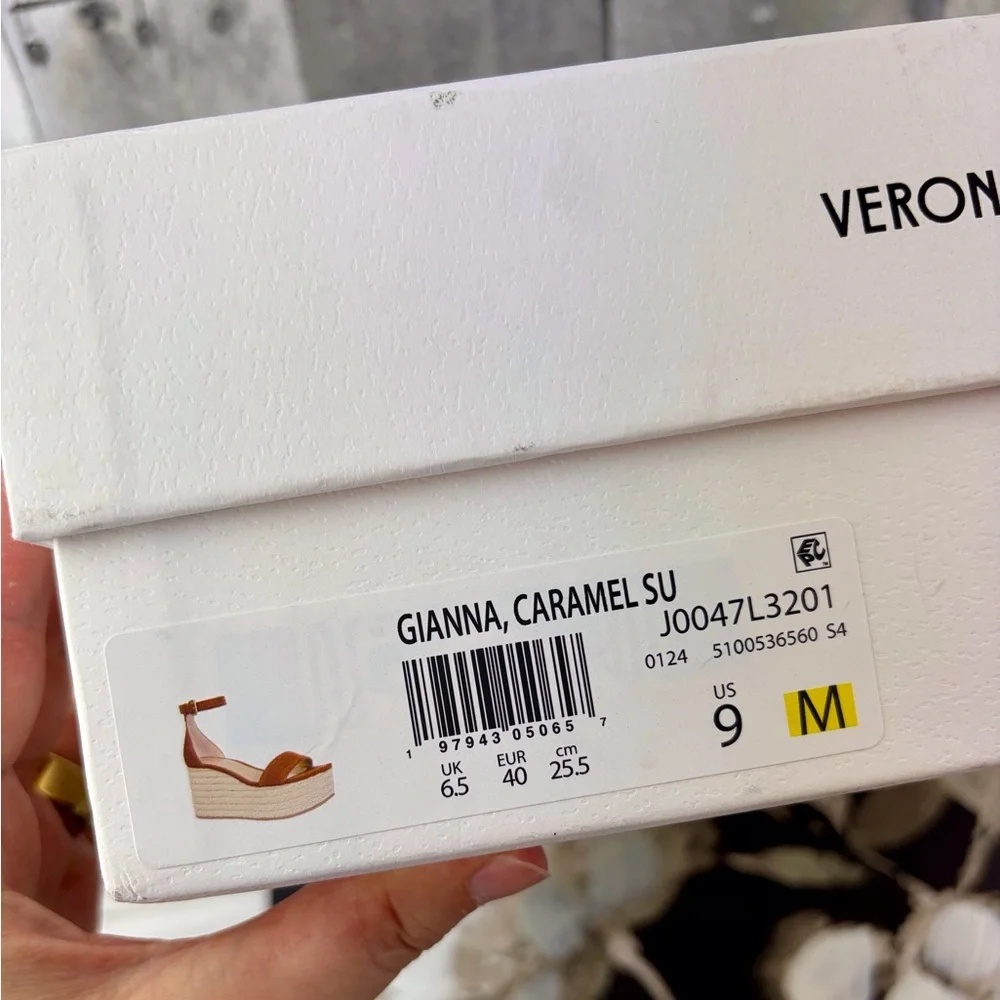 NIB Veronica Beard Gianna Suede Platform Wedge Sandals in Caramel Brown Size 9.
